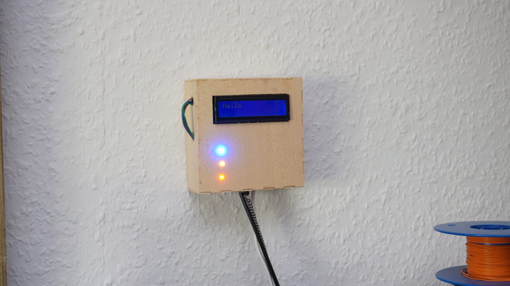 Regler und Bedienelemente eines handgebauten Geräts